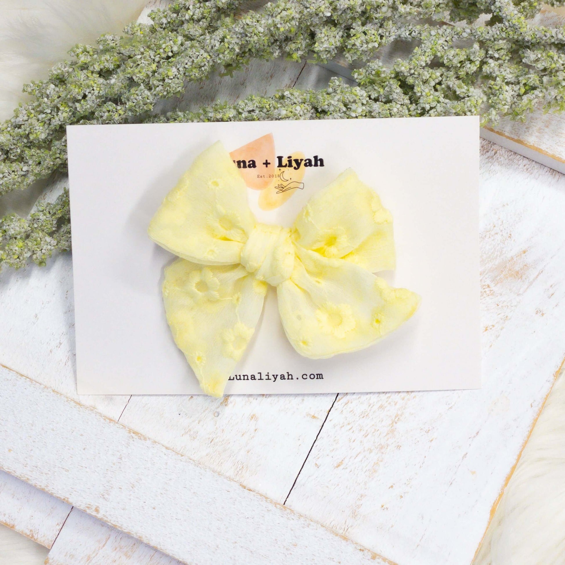 hand tied bow - yellow daisies tulle