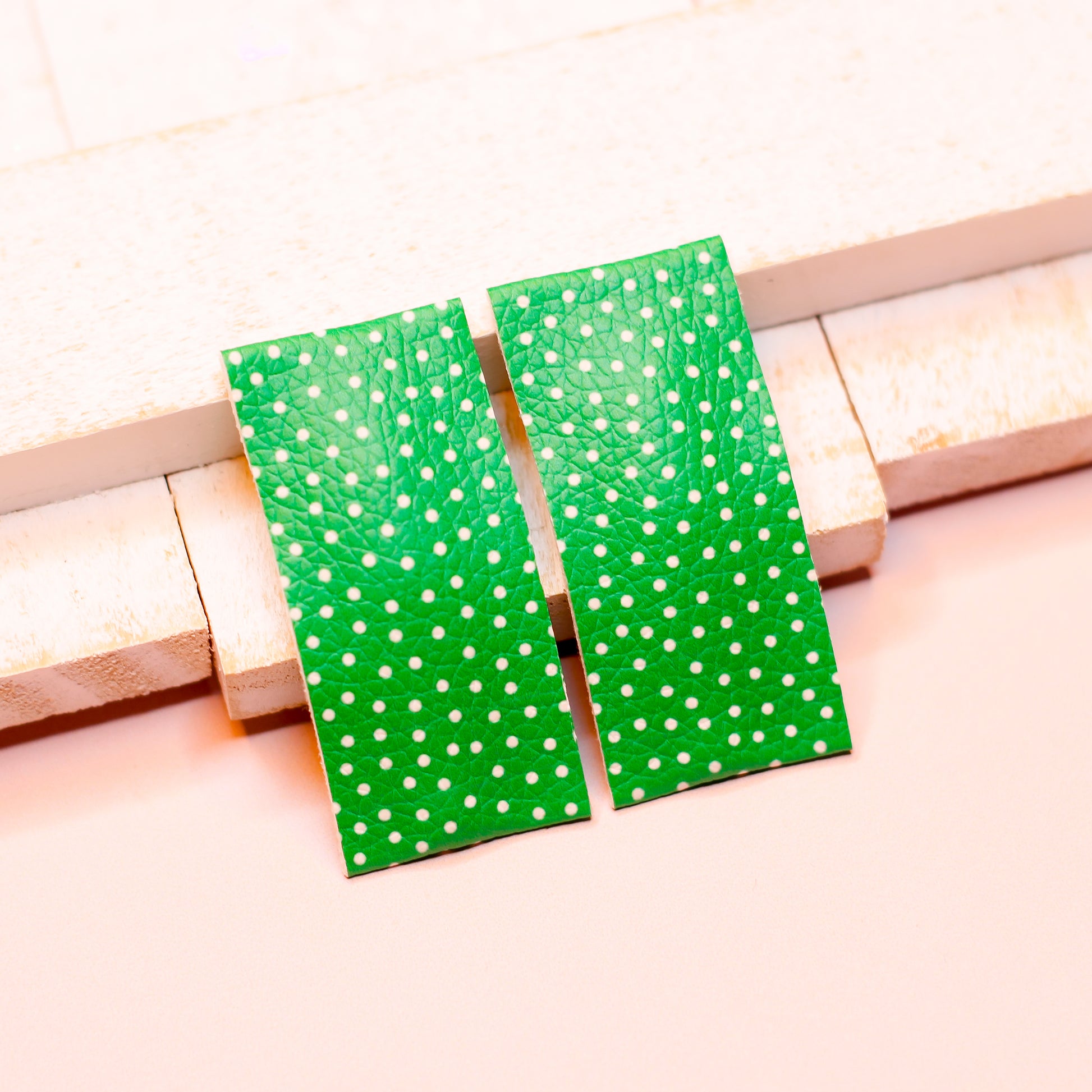 snap clip - green polka dots