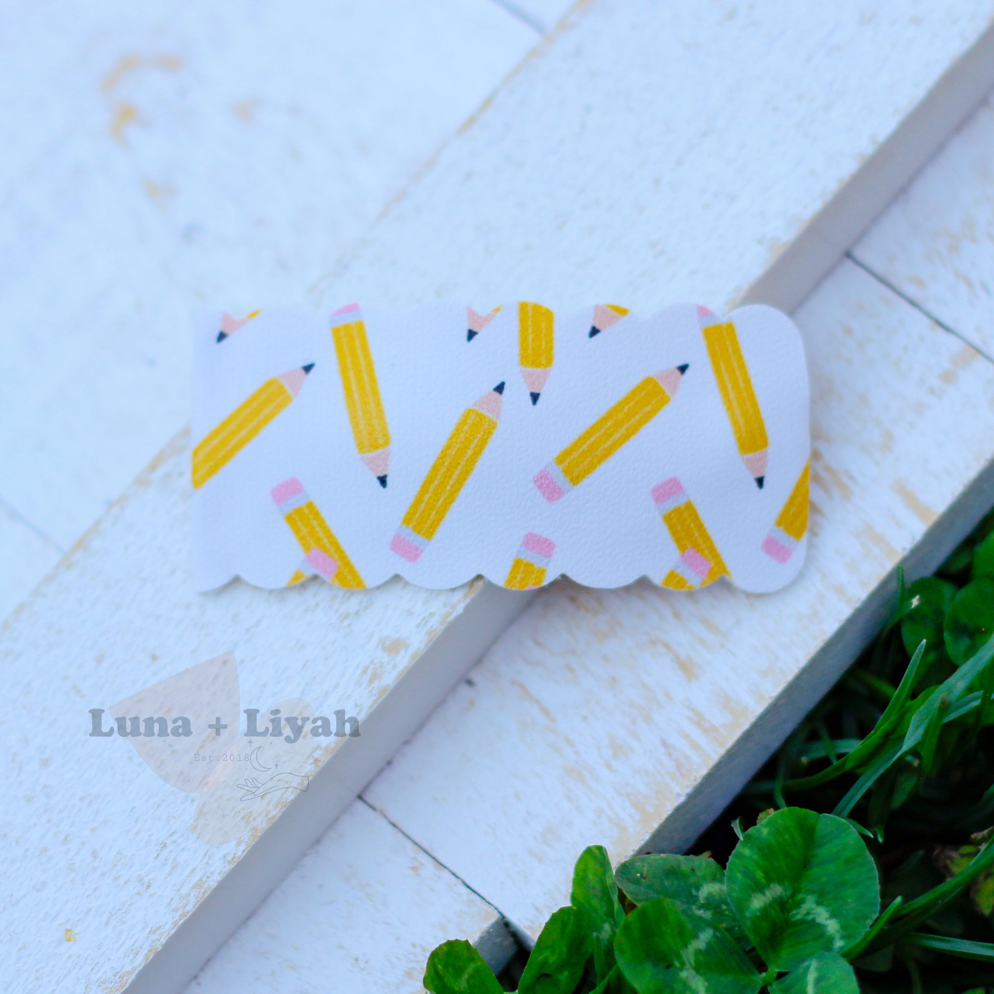 snap clip - yellow pencils