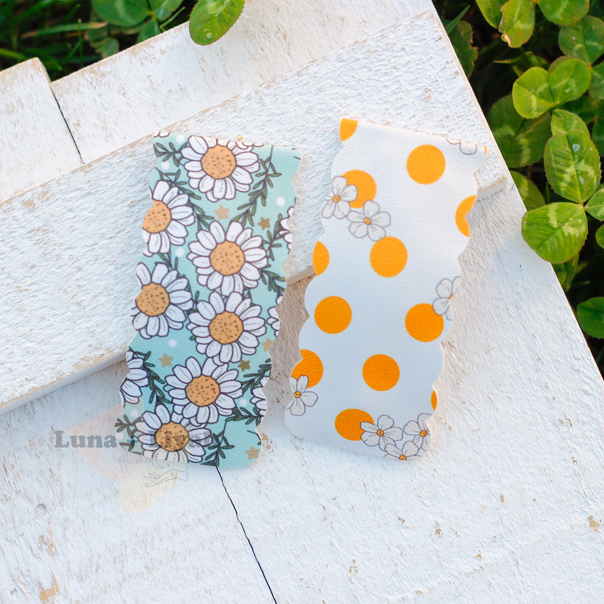 snap clip - blue daisy/marigold dots and flowers